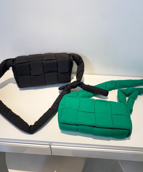 shopnikoniko(ショップニコニコ)の「キルティング ナイロン 編み込みバッグ(ショルダーバッグ・レディース・ブラック/グリーン・フリー)」の13枚目の写真