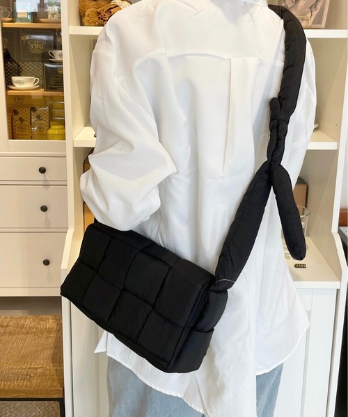 shopnikoniko(ショップニコニコ)の「キルティング ナイロン 編み込みバッグ(ショルダーバッグ・レディース・ブラック/グリーン・フリー)」の16枚目の写真
