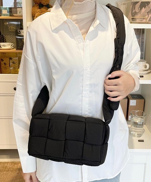 shopnikoniko(ショップニコニコ)の「キルティング ナイロン 編み込みバッグ(ショルダーバッグ・レディース・ブラック/グリーン・フリー)」の15枚目の写真