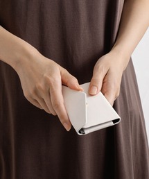 HIGHTIDE（ハイタイド）の「ダブルフラップカードホルダー 名刺入れ ビジネス カードケース マグネット式 三つ折り（名刺入れ）」