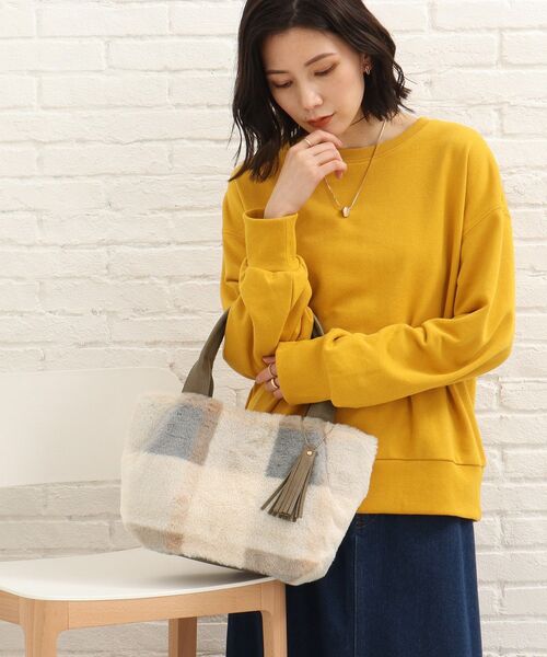 SHOO・LA・RUE（シューラルー）の「◆タッセル付きタックファートートバッグ（トートバッグ・レディース・グリーン系その他3/グレー系1/グレー系2/ベージュ系1/アイボリー系2/ピンク系7・00）」の10枚目の写真