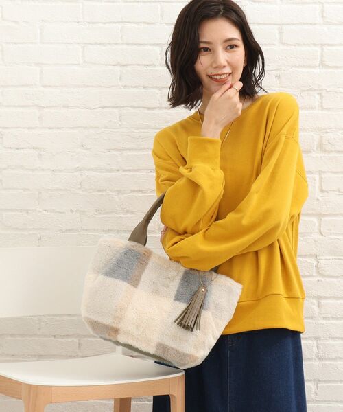 SHOO・LA・RUE（シューラルー）の「◆タッセル付きタックファートートバッグ（トートバッグ・レディース・グリーン系その他3/グレー系1/グレー系2/ベージュ系1/アイボリー系2/ピンク系7・00）」の13枚目の写真