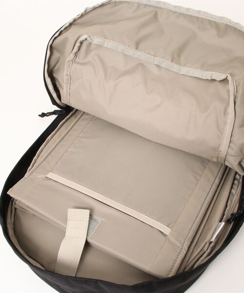 THE NORTH FACE(ザノースフェイス)の「【THE NORTH FACE/ザ ノースフェイス】 Boulder Daypack(バックパック/リュック・メンズ・ブラック/グリーン/グレー/ウッド・FREE)」の9枚目の写真