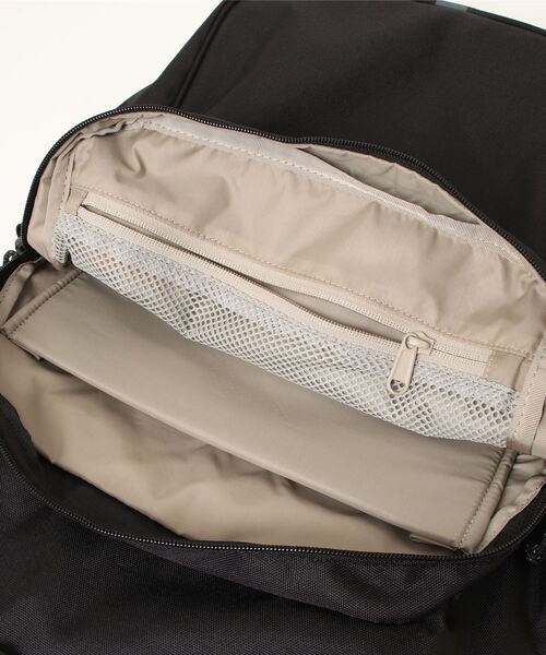 THE NORTH FACE(ザノースフェイス)の「【THE NORTH FACE/ザ ノースフェイス】 Boulder Daypack(バックパック/リュック・メンズ・ブラック/グリーン/グレー/ウッド・FREE)」の5枚目の写真
