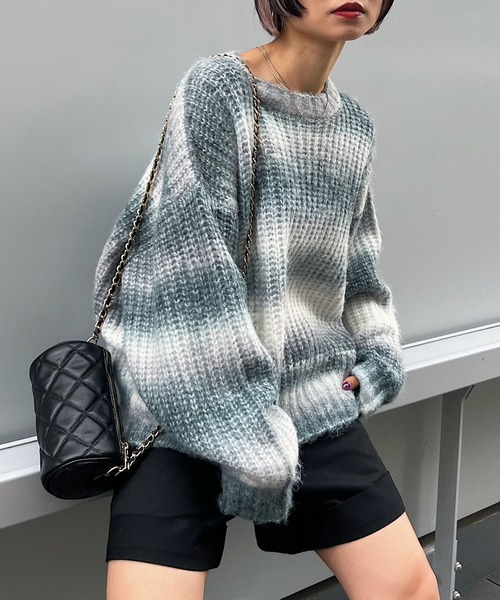 PAGEBOY(ページボーイ)の「グラデーションクルーニット(ニット/セーター・レディース・ブラック系その他/グリーン系その他/ブルー系その他・FREE)」の2枚目の写真