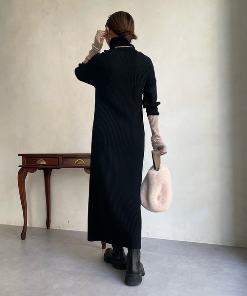 DouDou(ドゥドゥ)の「【WEB限定】袖配色タートルニットワンピース(ワンピース・レディース・ブラック/チャコールグレー/ベージュ・FREE)」の7枚目の写真