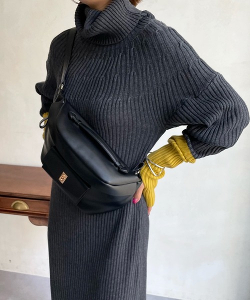 DouDou(ドゥドゥ)の「【WEB限定】袖配色タートルニットワンピース(ワンピース・レディース・ブラック/チャコールグレー/ベージュ・FREE)」の17枚目の写真