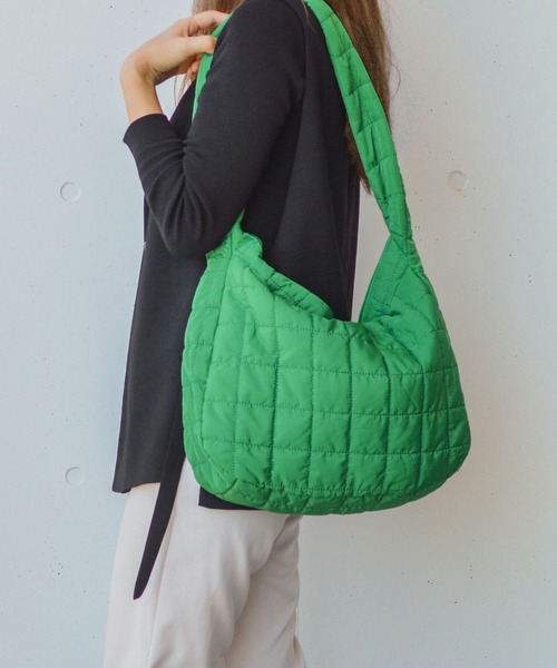 styiro(スタイロ)の「ナイロン キルティング ワンショルダーバッグ(ショルダーバッグ・レディース・グリーン/アイボリー/ブラック・FREE)」の5枚目の写真