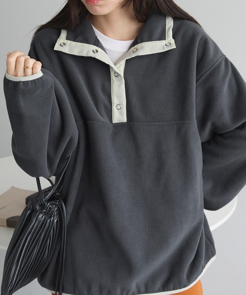 Chaco closet(チャコ クローゼット)の「バイカラーリングスナップボタン付きフリースプルオーバー(スウェット・レディース・アイボリー/ベージュ/パープル/グリーン/グレー/ブラック/オレンジ/ライトグレー・FREE)」の4枚目の写真