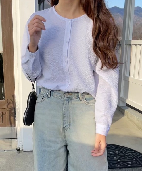 LAUIR（ラウアー）の「サッカーストライプノーカラーブラウス（シャツ/ブラウス・レディース・ベージュ/ホワイト/ブルー・MEDIUM/LARGE）」の5枚目の写真