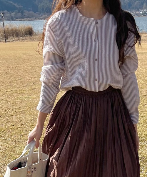 LAUIR（ラウアー）の「サッカーストライプノーカラーブラウス（シャツ/ブラウス・レディース・ベージュ/ホワイト/ブルー・MEDIUM/LARGE）」の11枚目の写真