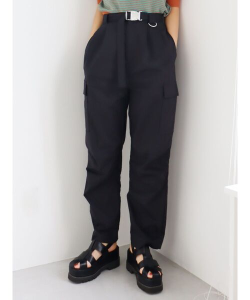 MURUA（ムルーア）の「カーブカーゴパンツ（カーゴパンツ・レディース・ブラック/カーキ・2/1）」の15枚目の写真