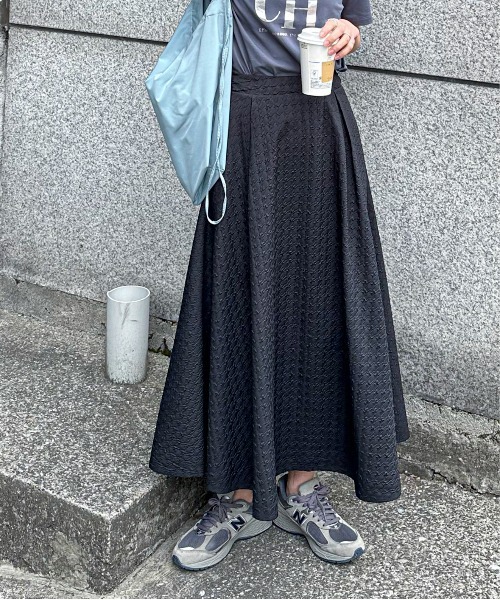 feepur(フェピュール)の「ジャガードタックフレアスカート(スカート・レディース・アイボリー/ブラック/グレー系その他・MEDIUM)」の2枚目の写真
