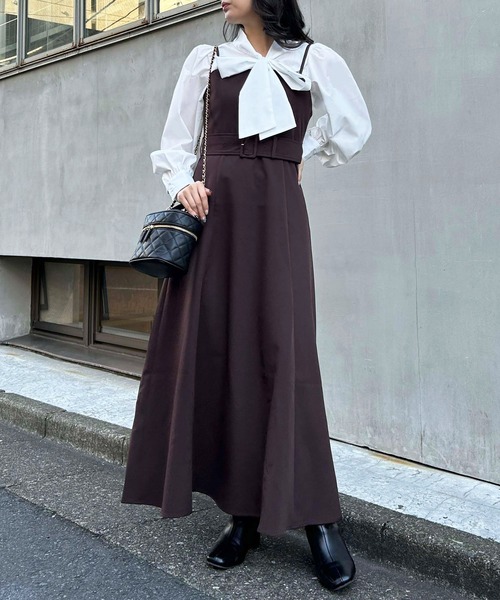 INGNI（イング）の「共ベルト付フレアキャミワンピース（ワンピース・レディース・ブラック/ブラウン・M）」の2枚目の写真