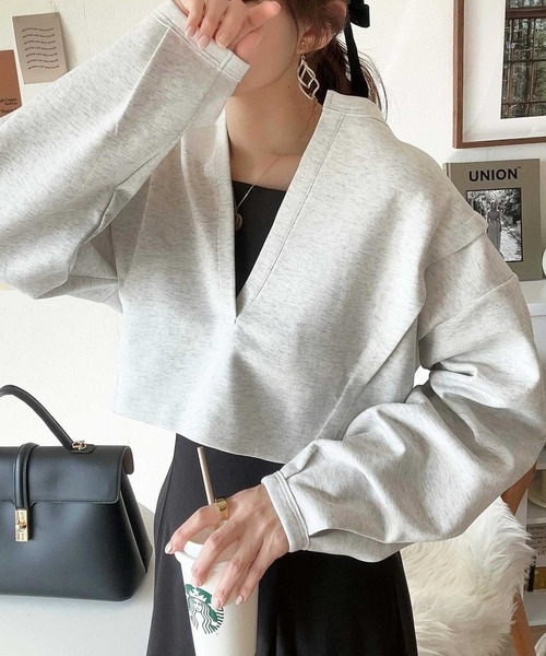 GeeRA（ジーラ）の「深Ｖネックショート丈ボリュームスウェット（スウェット・レディース・パープル/ブラック/杢グレー/オートミール・SMALL/MEDIUM/LARGE/X-LARGE）」の9枚目の写真