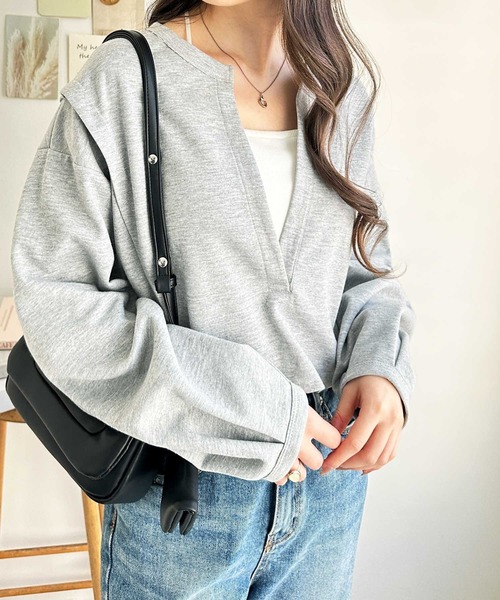 GeeRA（ジーラ）の「深Ｖネックショート丈ボリュームスウェット（スウェット・レディース・パープル/ブラック/杢グレー/オートミール・SMALL/MEDIUM/LARGE/X-LARGE）」の17枚目の写真