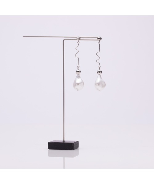 tone(トーン)の「【Belle】淡水バロックパール風 メタル イヤリング(両耳用)(MA)(イヤリング・レディース・シルバー/ゴールド・FREE)」の13枚目の写真
