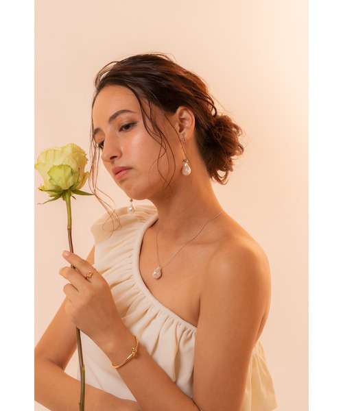 tone(トーン)の「【Belle】淡水バロックパール風 メタル イヤリング(両耳用)(MA)(イヤリング・レディース・シルバー/ゴールド・FREE)」の17枚目の写真
