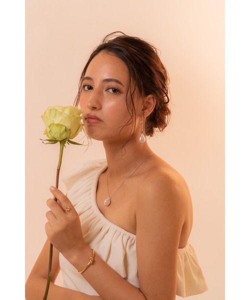 tone(トーン)の「【Belle】淡水バロックパール風 メタル イヤリング(両耳用)(MA)(イヤリング・レディース・シルバー/ゴールド・FREE)」の18枚目の写真