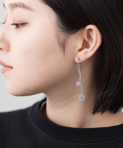 Zoule（ゾーラ）の「フラワー【チューリップ】手書き風モチーフピアス（ピアス（両耳用）・レディース・ゴールド/ピンクゴールド/シルバー・FREE）」の5枚目の写真