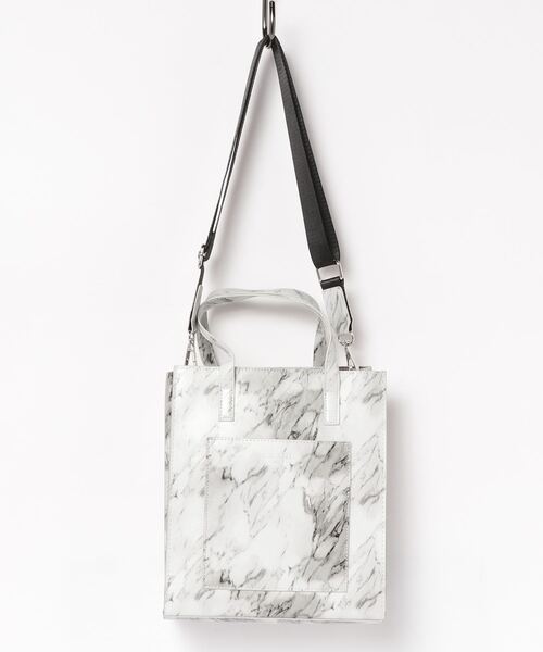 E.TOKYO（イートーキョー）の「縦長2WAYバッグ（ショルダーバッグ・レディース・ブラック系その他/ベージュ系その他/ベージュ/ブルー/ピンク/グレー系その他/パイソン/ブラック系その他2/ブラウン系その他・FREE）」の4枚目の写真