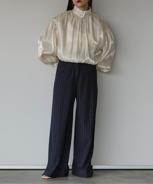 Ezick(エジック)の「Balloon shiny satin ブラウス(シャツ/ブラウス・レディース・ブラック/アイボリー/ライトパープル・FREE)」の4枚目の写真