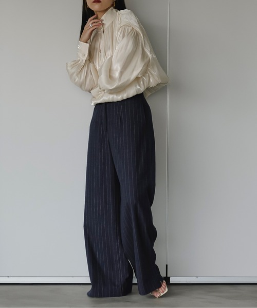 Ezick(エジック)の「Balloon shiny satin ブラウス(シャツ/ブラウス・レディース・ブラック/アイボリー/ライトパープル・FREE)」の7枚目の写真