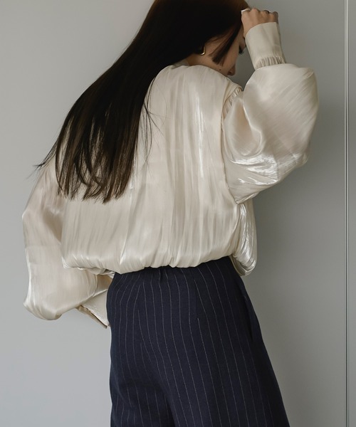 Ezick(エジック)の「Balloon shiny satin ブラウス(シャツ/ブラウス・レディース・ブラック/アイボリー/ライトパープル・FREE)」の18枚目の写真