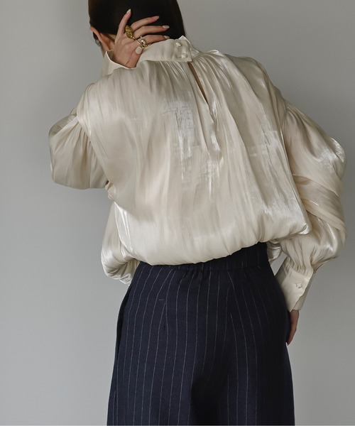 Ezick(エジック)の「Balloon shiny satin ブラウス(シャツ/ブラウス・レディース・ブラック/アイボリー/ライトパープル・FREE)」の19枚目の写真