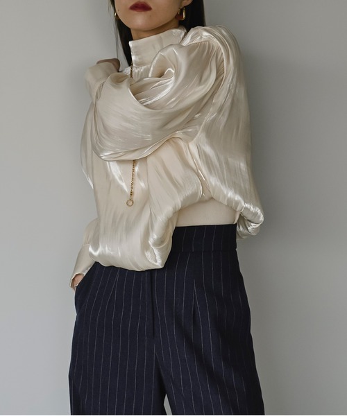 Ezick(エジック)の「Balloon shiny satin ブラウス(シャツ/ブラウス・レディース・ブラック/アイボリー/ライトパープル・FREE)」の17枚目の写真