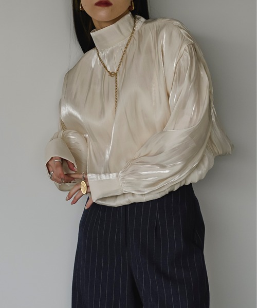 Ezick(エジック)の「Balloon shiny satin ブラウス(シャツ/ブラウス・レディース・ブラック/アイボリー/ライトパープル・FREE)」の14枚目の写真