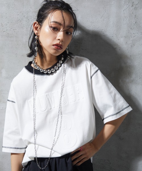 GEVS.（ジェイヴィス）の「＜大きいサイズ＞ 配色ステッチエンボス加工Tシャツ GEVS.（Tシャツ/カットソー・レディース・ブラック/オフホワイト・L/LL/3L/4L/5L）」の8枚目の写真