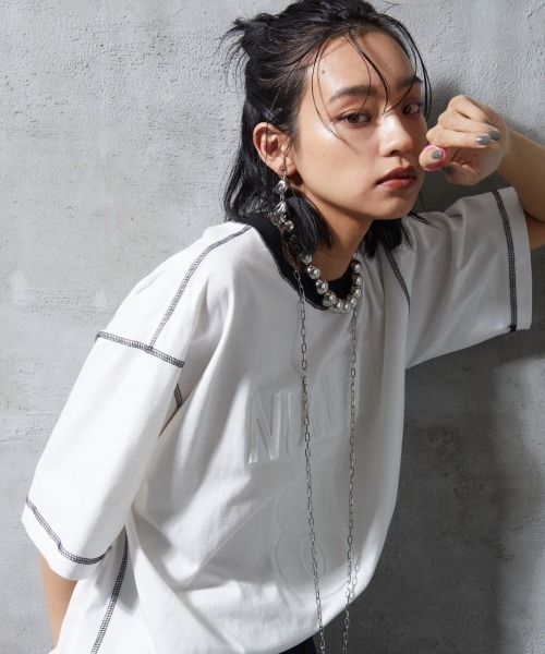 GEVS.（ジェイヴィス）の「＜大きいサイズ＞ 配色ステッチエンボス加工Tシャツ GEVS.（Tシャツ/カットソー・レディース・ブラック/オフホワイト・L/LL/3L/4L/5L）」の6枚目の写真