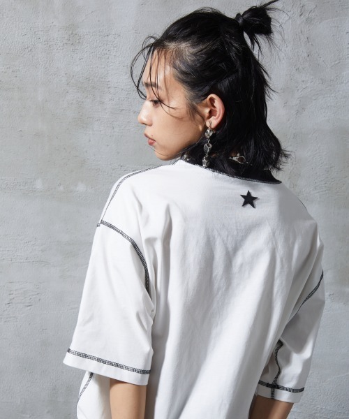 GEVS.（ジェイヴィス）の「＜大きいサイズ＞ 配色ステッチエンボス加工Tシャツ GEVS.（Tシャツ/カットソー・レディース・ブラック/オフホワイト・L/LL/3L/4L/5L）」の7枚目の写真
