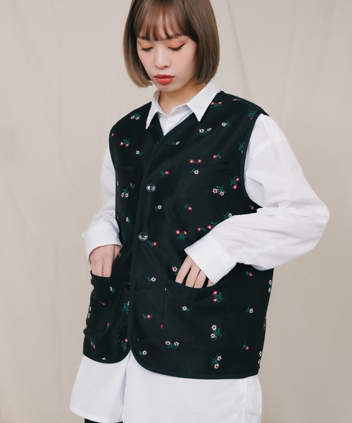 TICCA(ティッカ)の「TICCA/ティッカ フラワーエンブロイダリーベスト フラワー 刺繍ベスト 総柄(ベスト・レディース・ブラック・FREE)」の10枚目の写真