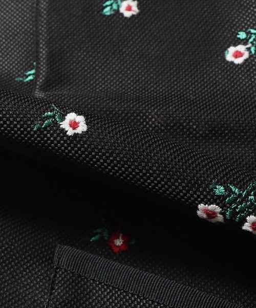 TICCA(ティッカ)の「TICCA/ティッカ フラワーエンブロイダリーベスト フラワー 刺繍ベスト 総柄(ベスト・レディース・ブラック・FREE)」の2枚目の写真