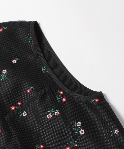 TICCA(ティッカ)の「TICCA/ティッカ フラワーエンブロイダリーベスト フラワー 刺繍ベスト 総柄(ベスト・レディース・ブラック・FREE)」の7枚目の写真