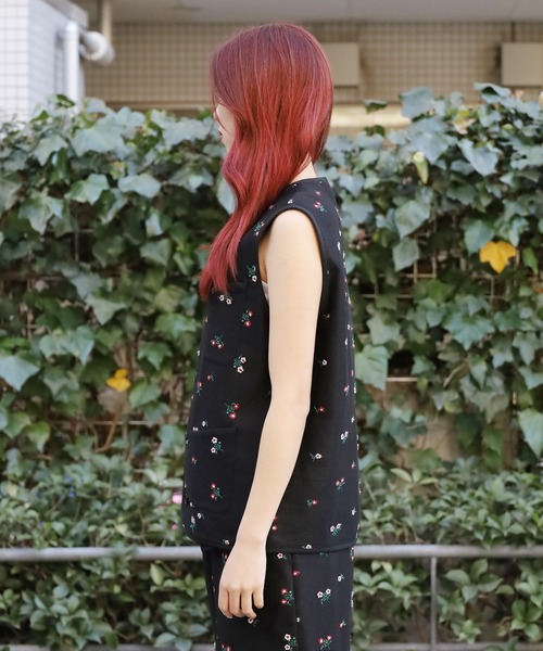 TICCA(ティッカ)の「TICCA/ティッカ フラワーエンブロイダリーベスト フラワー 刺繍ベスト 総柄(ベスト・レディース・ブラック・FREE)」の17枚目の写真