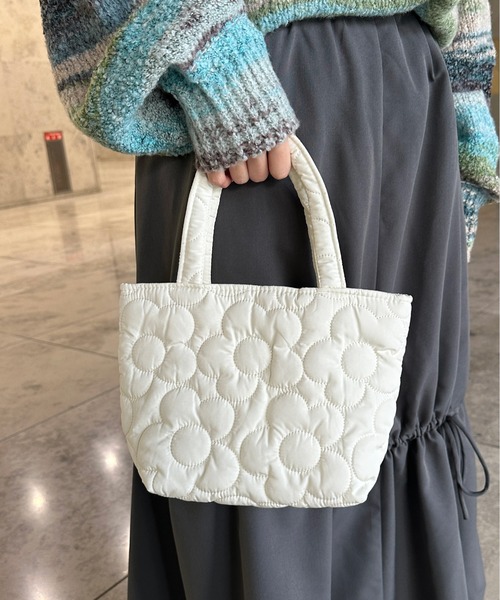 kutir（クティール）の「フラワーキルティングハンドバッグ（ハンドバッグ・レディース・ブルー系その他/イエロー/ライトグリーン/ホワイト/ピンク系その他・FREE）」の2枚目の写真