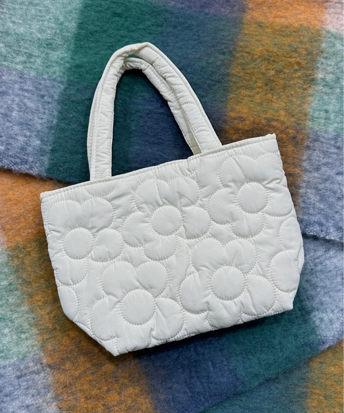 kutir（クティール）の「フラワーキルティングハンドバッグ（ハンドバッグ・レディース・ブルー系その他/イエロー/ライトグリーン/ホワイト/ピンク系その他・FREE）」の12枚目の写真