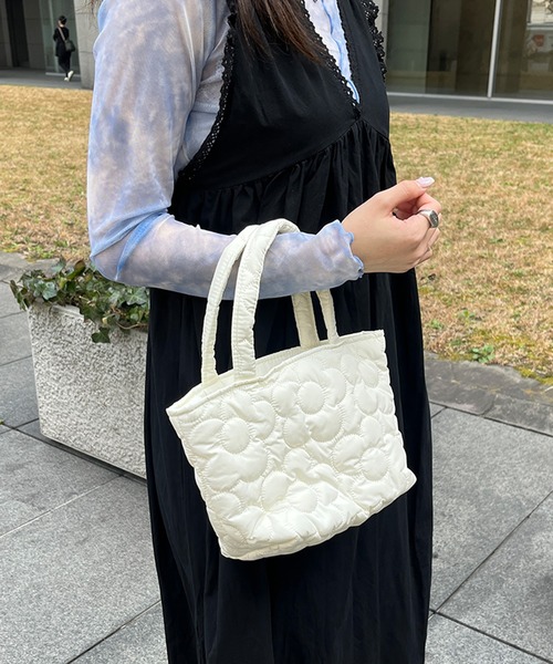 kutir（クティール）の「フラワーキルティングハンドバッグ（ハンドバッグ・レディース・ブルー系その他/イエロー/ライトグリーン/ホワイト/ピンク系その他・FREE）」の14枚目の写真