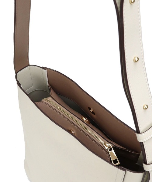 MIAN （ミアン）の「バイカラーA4ワンショルダーバッグ（ショルダーバッグ・レディース・ブラック/アイボリー/モカ/ライトベージュ・FREE）」の15枚目の写真