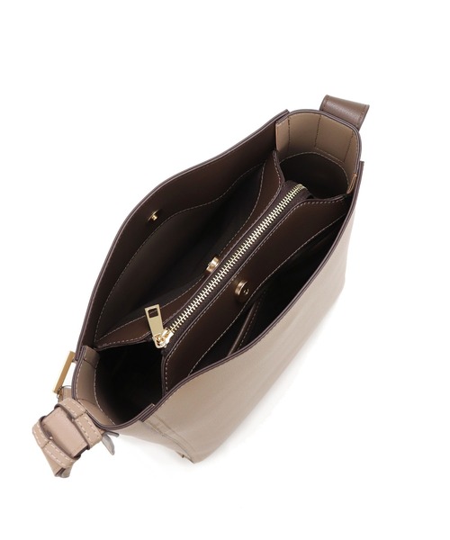 MIAN （ミアン）の「バイカラーA4ワンショルダーバッグ（ショルダーバッグ・レディース・ブラック/アイボリー/モカ/ライトベージュ・FREE）」の14枚目の写真