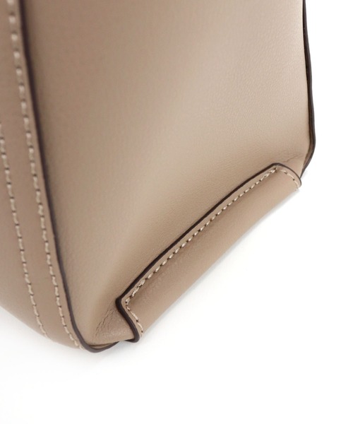 MIAN （ミアン）の「バイカラーA4ワンショルダーバッグ（ショルダーバッグ・レディース・ブラック/アイボリー/モカ/ライトベージュ・FREE）」の7枚目の写真