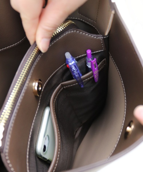 MIAN （ミアン）の「バイカラーA4ワンショルダーバッグ（ショルダーバッグ・レディース・ブラック/アイボリー/モカ/ライトベージュ・FREE）」の18枚目の写真