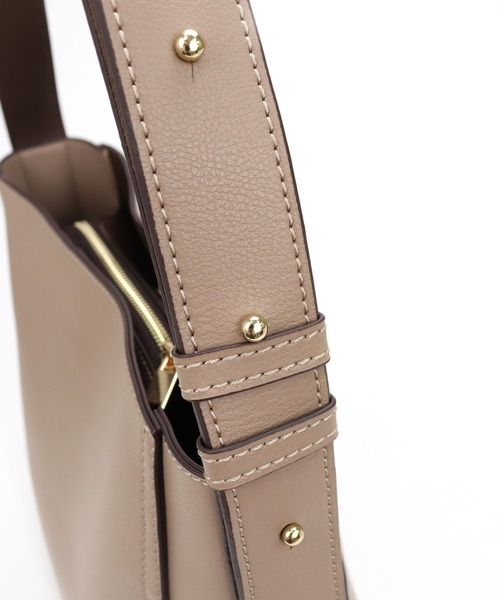 MIAN （ミアン）の「バイカラーA4ワンショルダーバッグ（ショルダーバッグ・レディース・ブラック/アイボリー/モカ/ライトベージュ・FREE）」の11枚目の写真