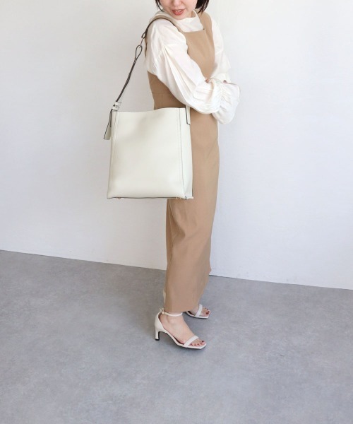 MIAN （ミアン）の「バイカラーA4ワンショルダーバッグ（ショルダーバッグ・レディース・ブラック/アイボリー/モカ/ライトベージュ・FREE）」の20枚目の写真