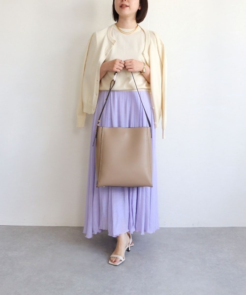 MIAN （ミアン）の「バイカラーA4ワンショルダーバッグ（ショルダーバッグ・レディース・ブラック/アイボリー/モカ/ライトベージュ・FREE）」の13枚目の写真