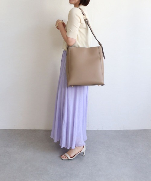 MIAN （ミアン）の「バイカラーA4ワンショルダーバッグ（ショルダーバッグ・レディース・ブラック/アイボリー/モカ/ライトベージュ・FREE）」の21枚目の写真