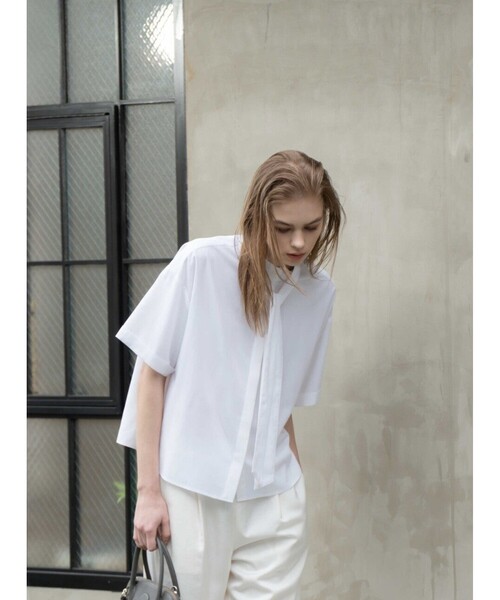 cloenc（クロエンス）の「◆2WAYショート丈タイ付きバンドカラーシャツ（シャツ/ブラウス・レディース・ホワイト/ネイビー・00）」の4枚目の写真